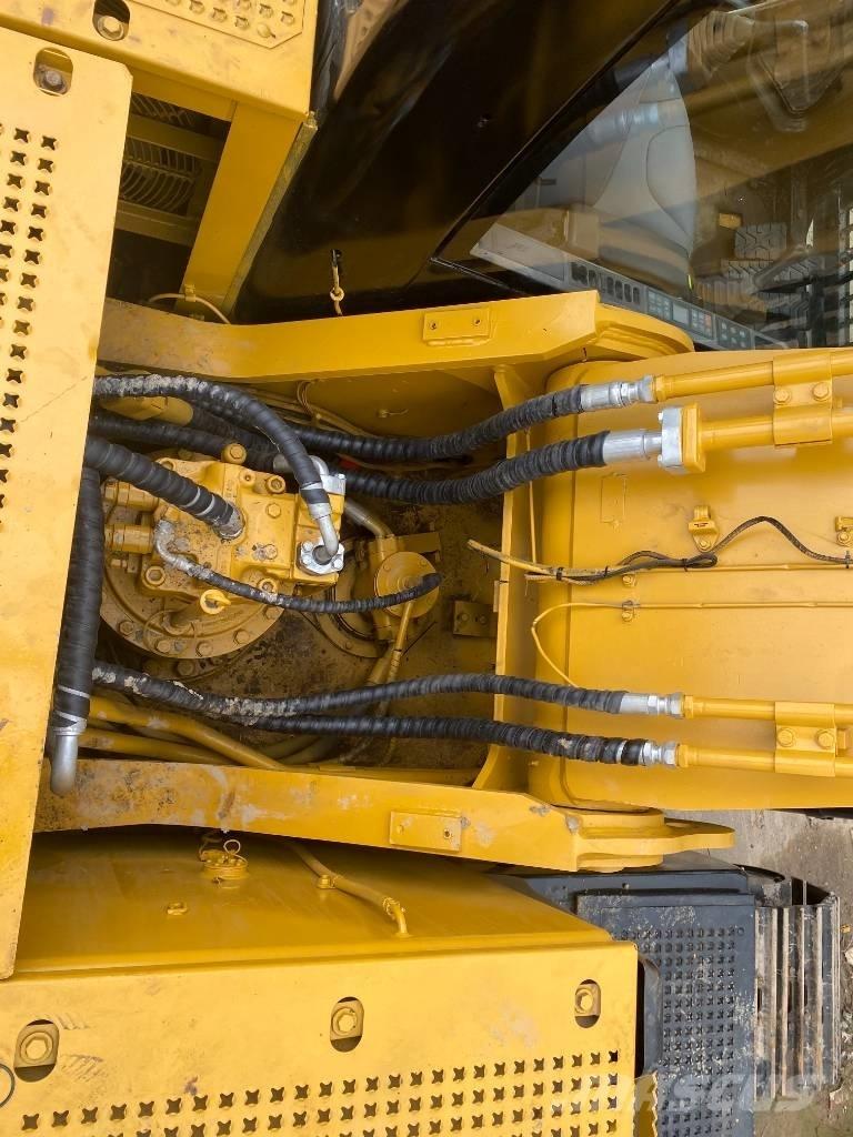 CAT 330 D Vikšriniai ekskavatoriai