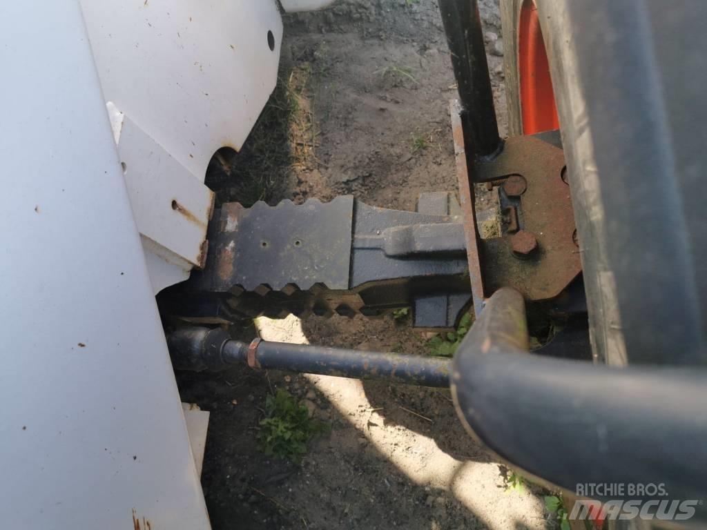 Bobcat T40140 2002r Ekskavatoriniai krautuvai