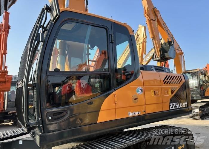Hyundai 225 Vikšriniai ekskavatoriai