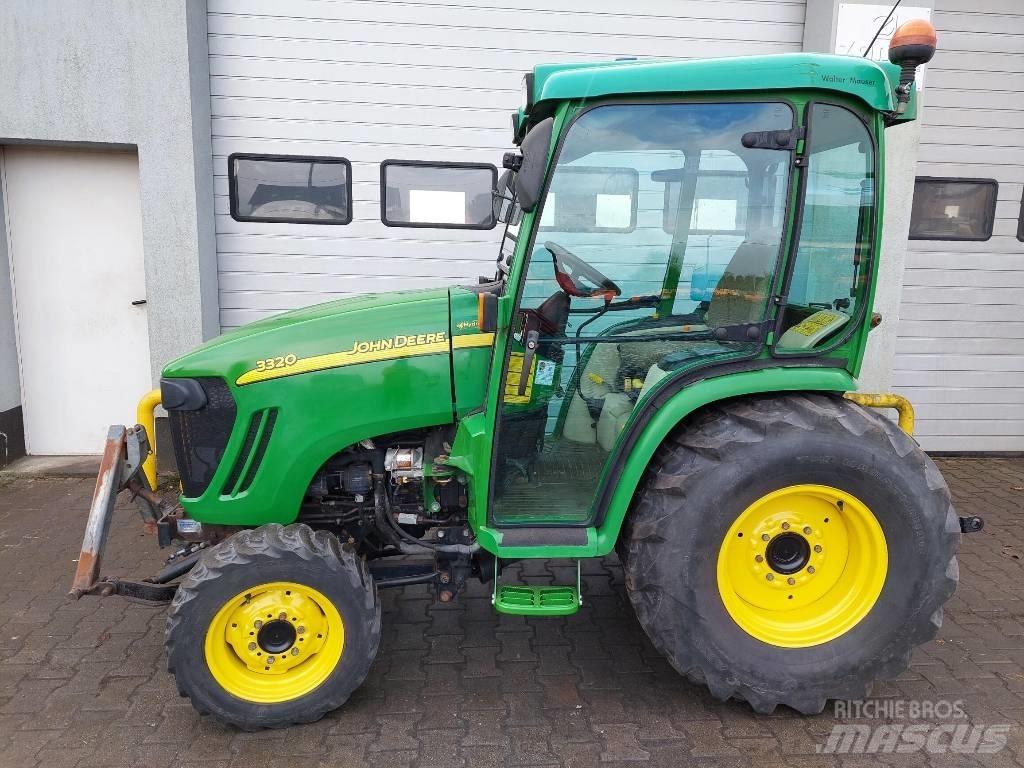 John Deere 3320 Naudoti kompaktiški traktoriai