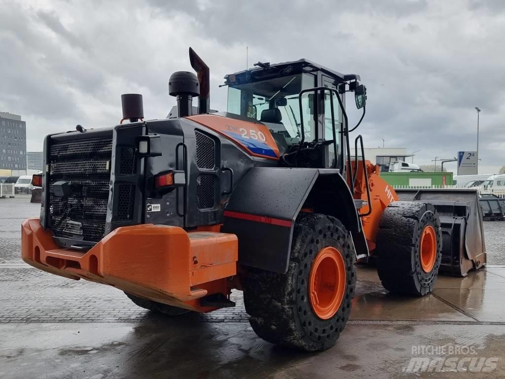 Hitachi ZW 250 Naudoti ratiniai krautuvai