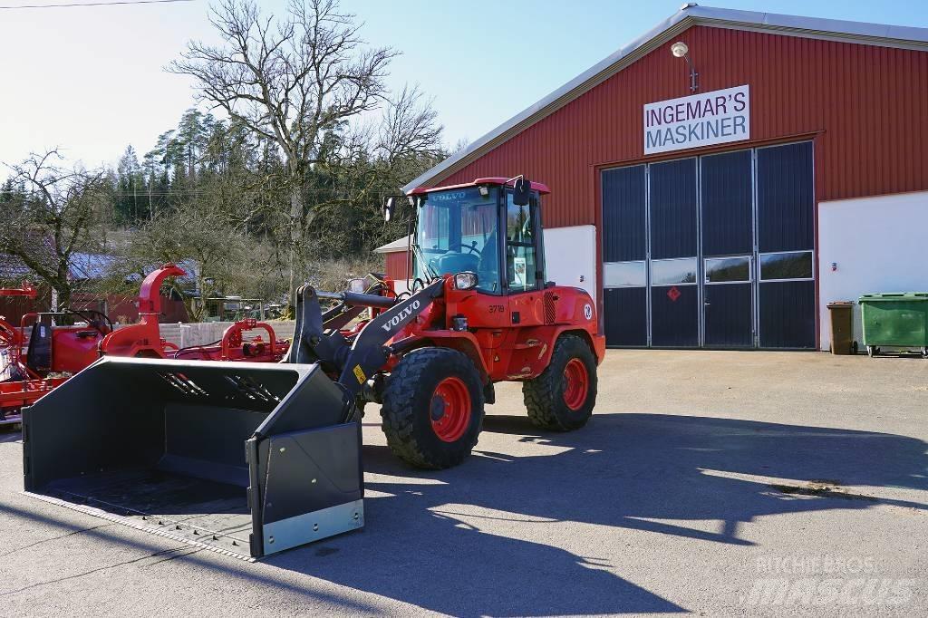 Volvo L 35 G Naudoti ratiniai krautuvai