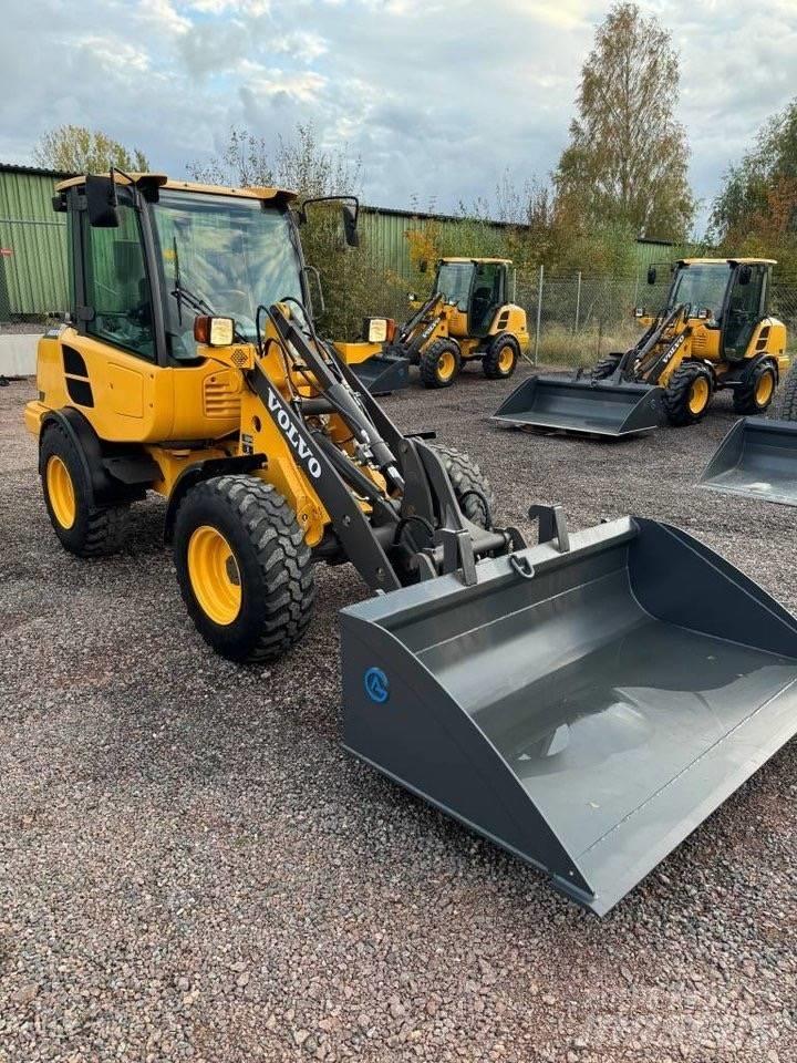 Volvo L 25 F Naudoti ratiniai krautuvai