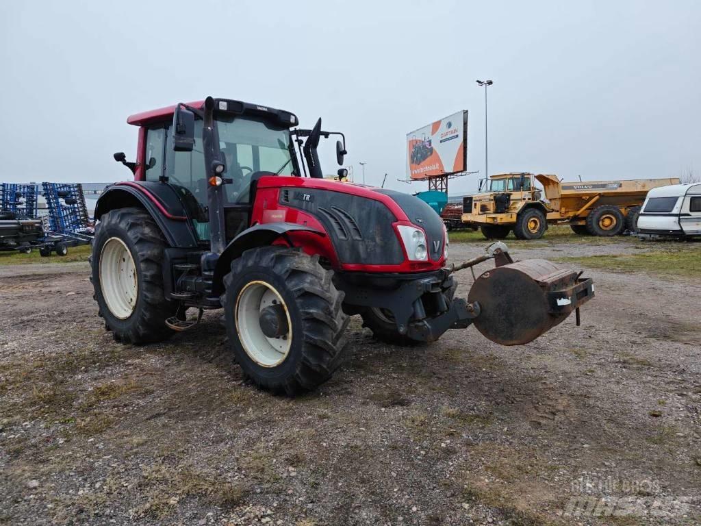 Valtra T 193 Traktoriai