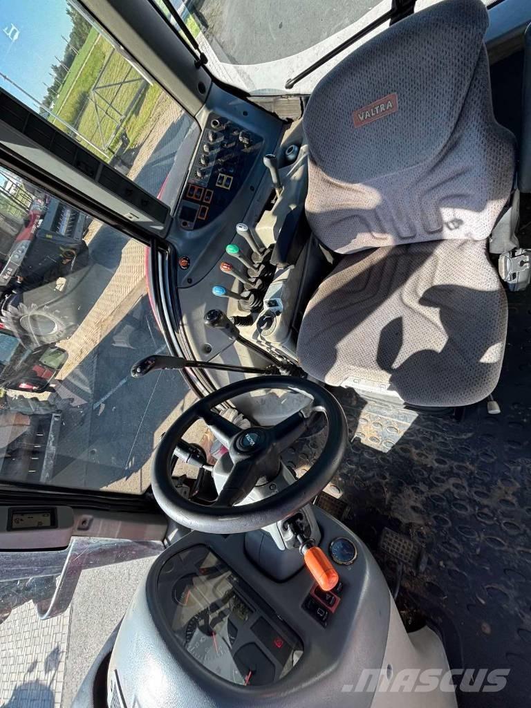 Valtra T 193 Traktoriai