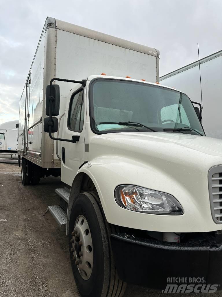 Freightliner M2 106 Sunkvežimiai su dengtu kėbulu