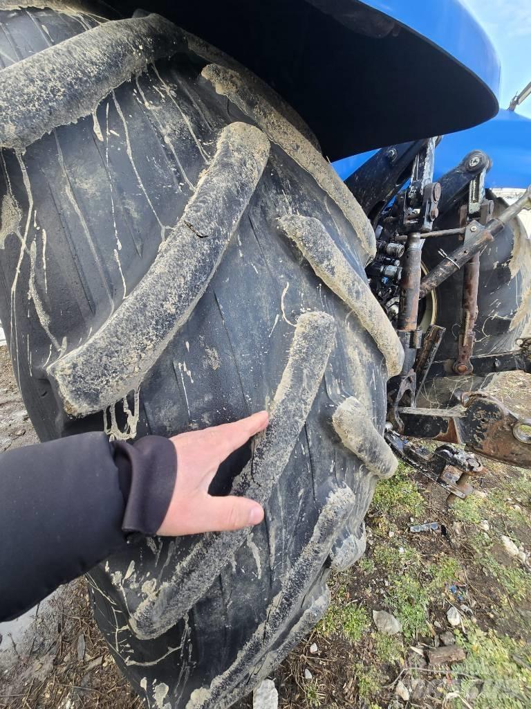 New Holland T 8030 Traktoriai