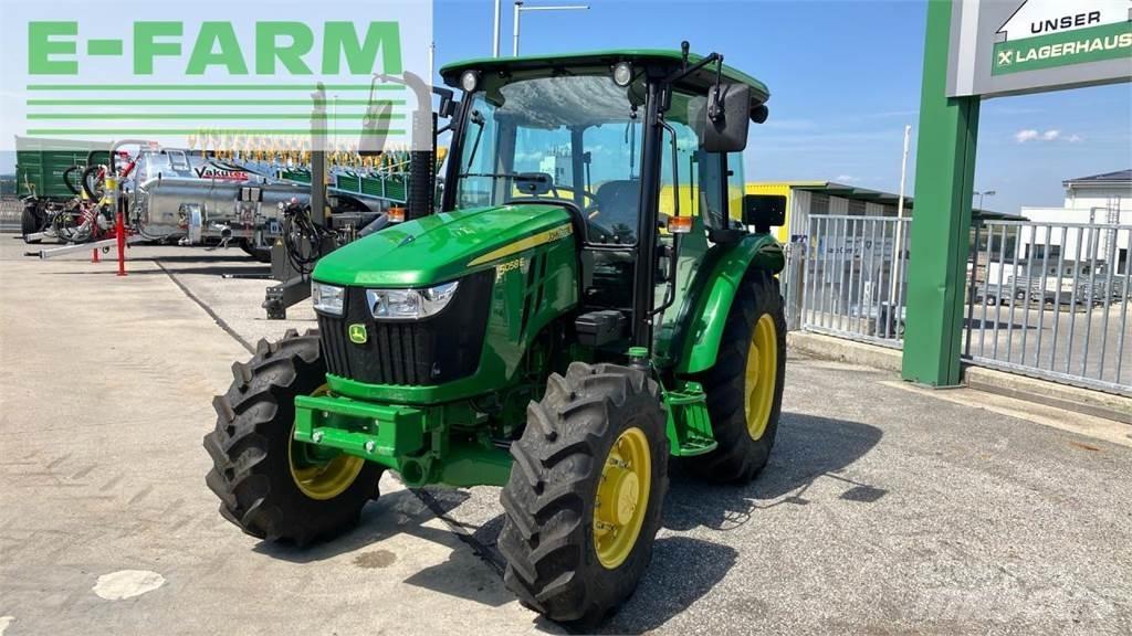 John Deere 5058E Traktoriai