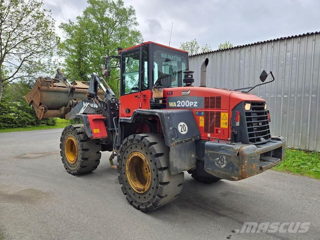 Komatsu WA200PZ-6 Naudoti ratiniai krautuvai