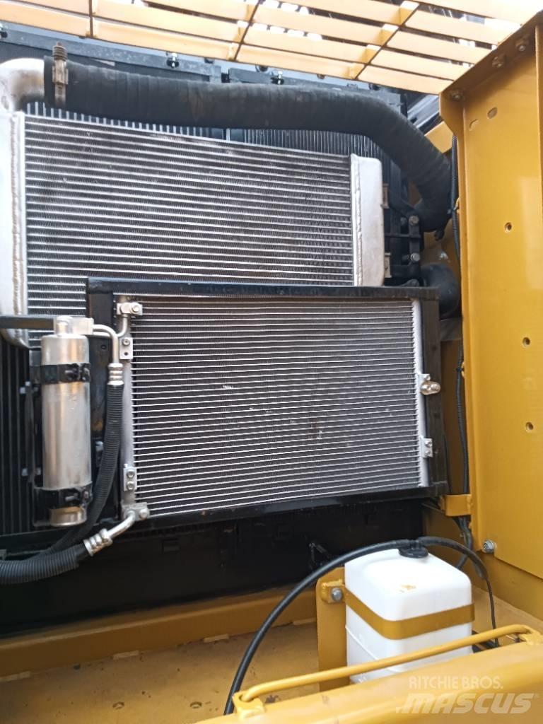 CAT 320D2 Vidutinės galios ekskavatoriai 7-12 t