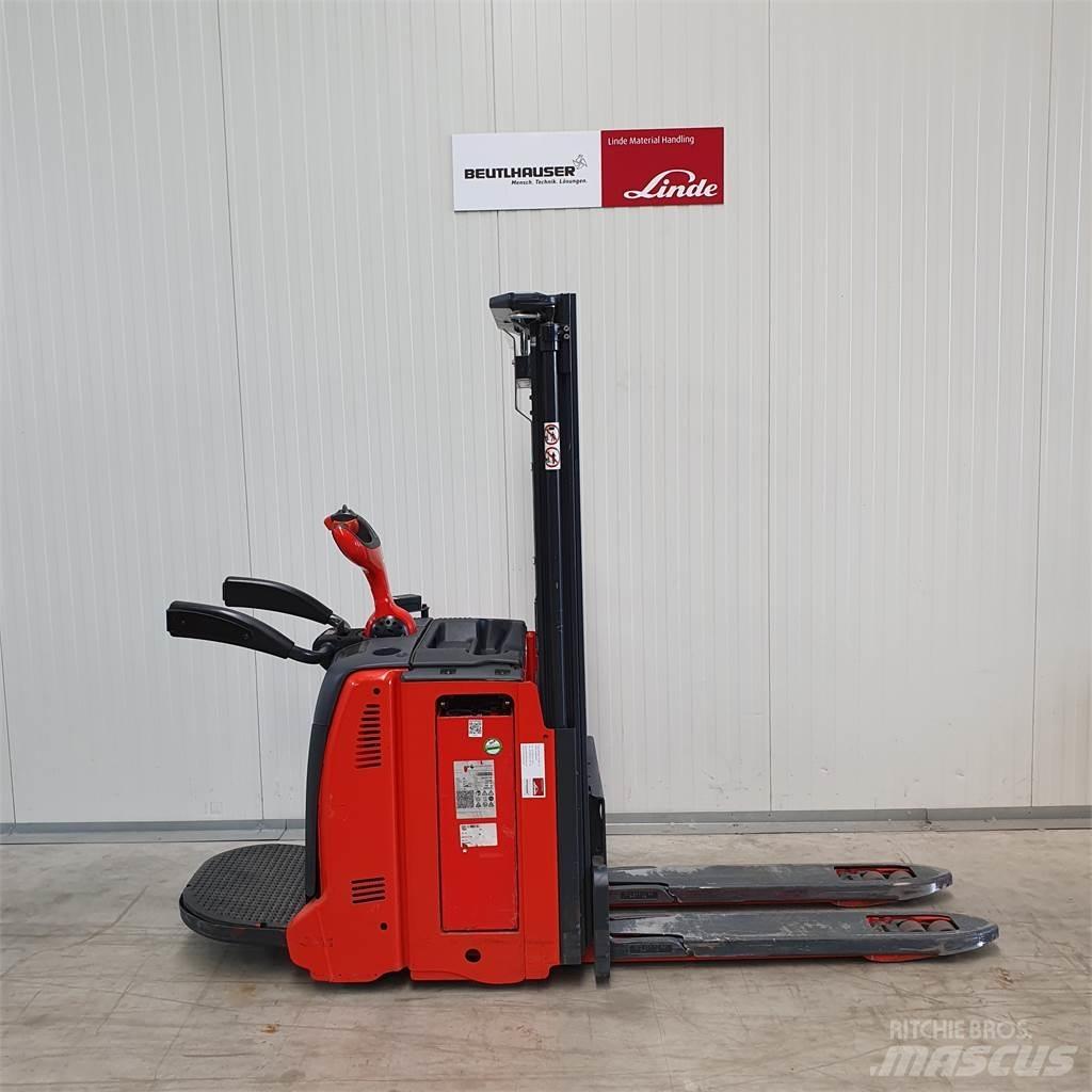 Linde D12AP Rankiniai vėžimėliai