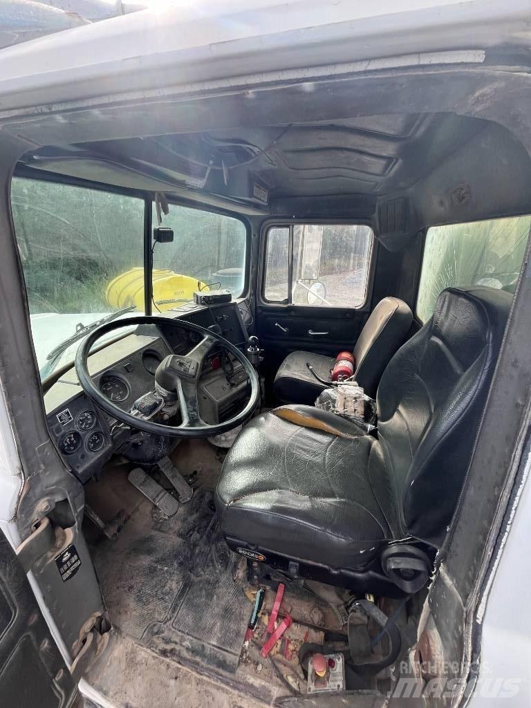 Mack RD 688 Vandens sunkvežimiai
