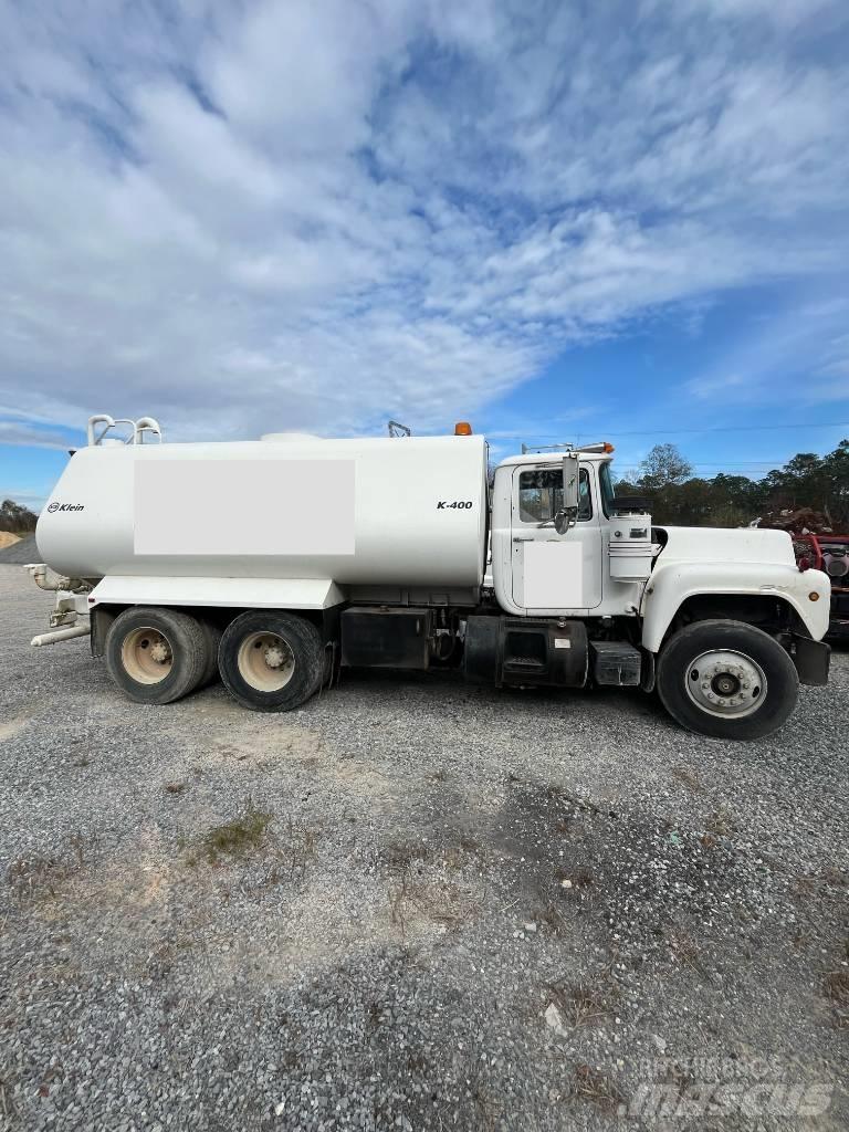 Mack RD 688 Vandens sunkvežimiai