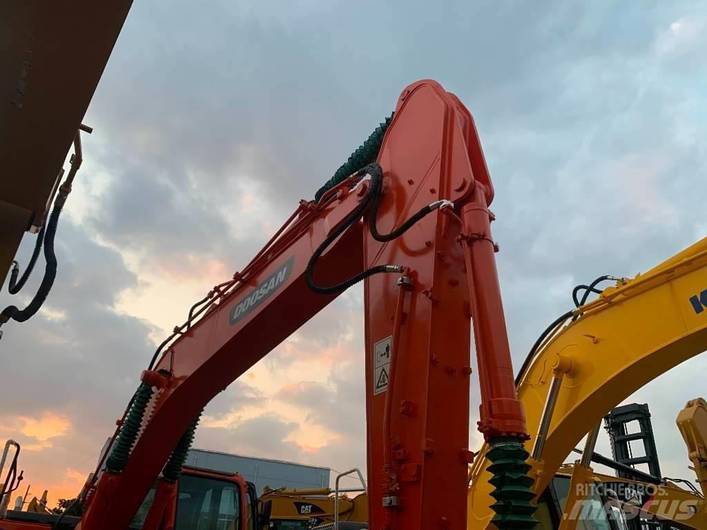 Doosan DX 225 LC Vikšriniai ekskavatoriai