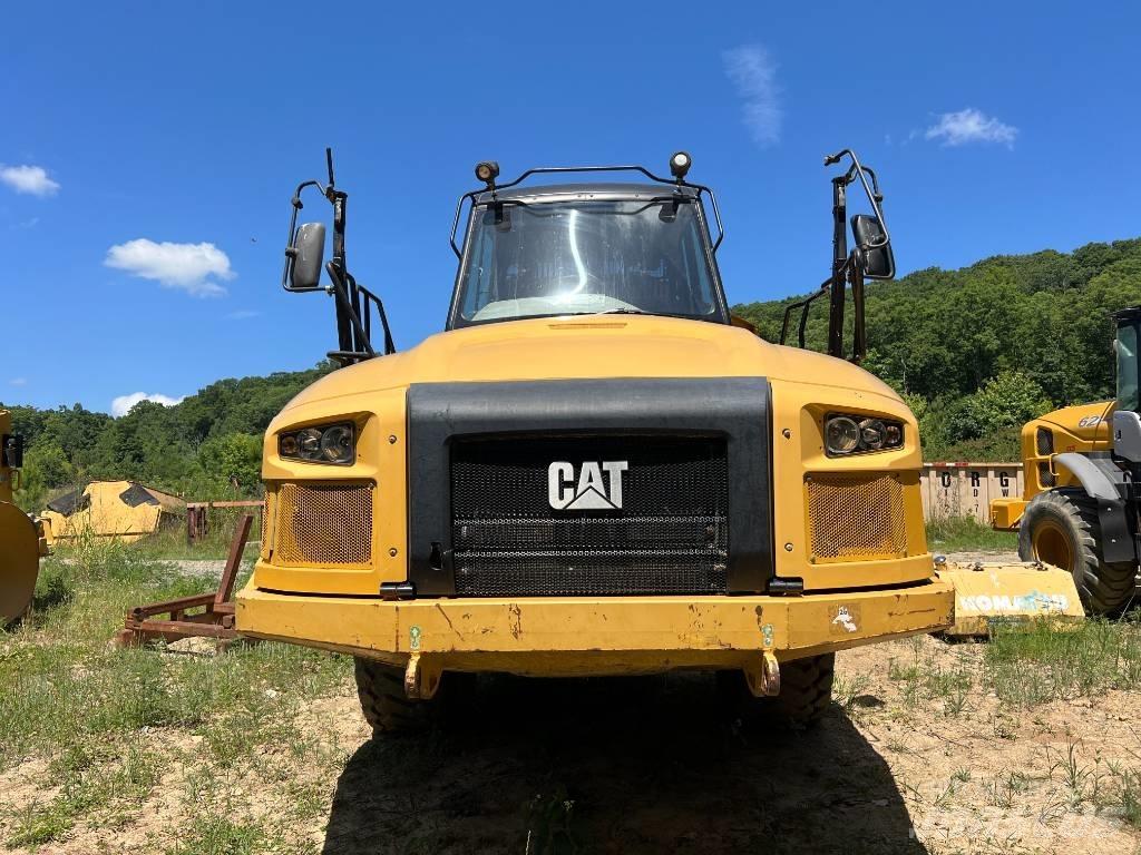 CAT 730 C Karjeriniai savivarčiai