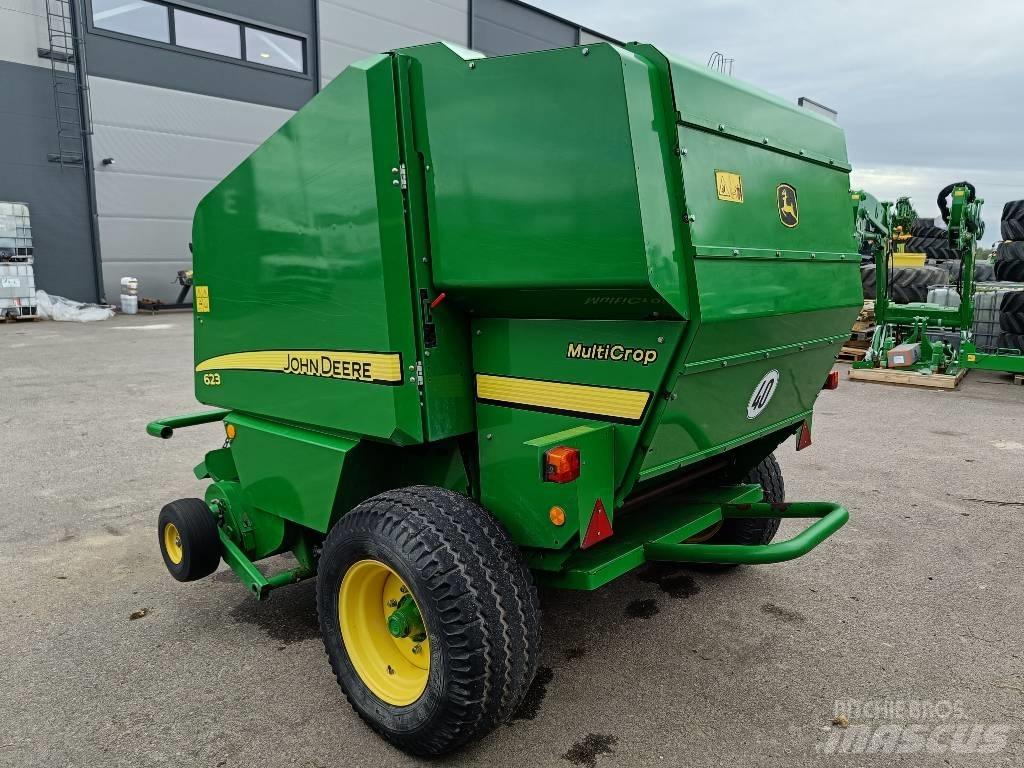 John Deere 623N Ritinių presai