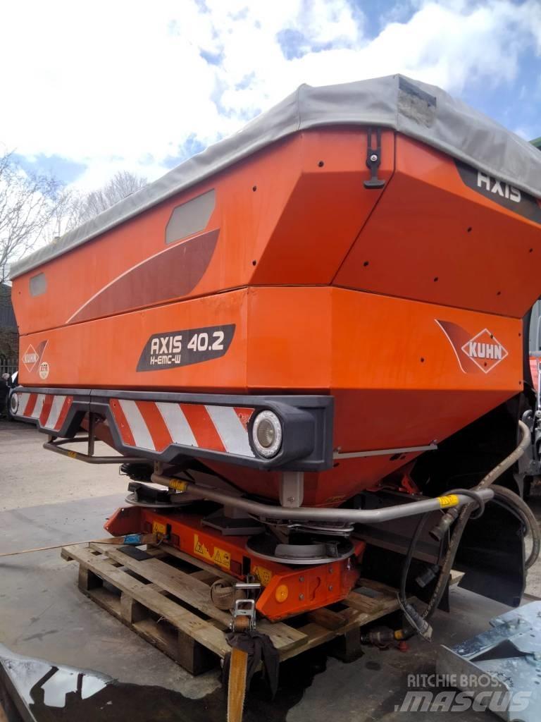Kuhn AXIS 40.2 Kita tręšimo technika