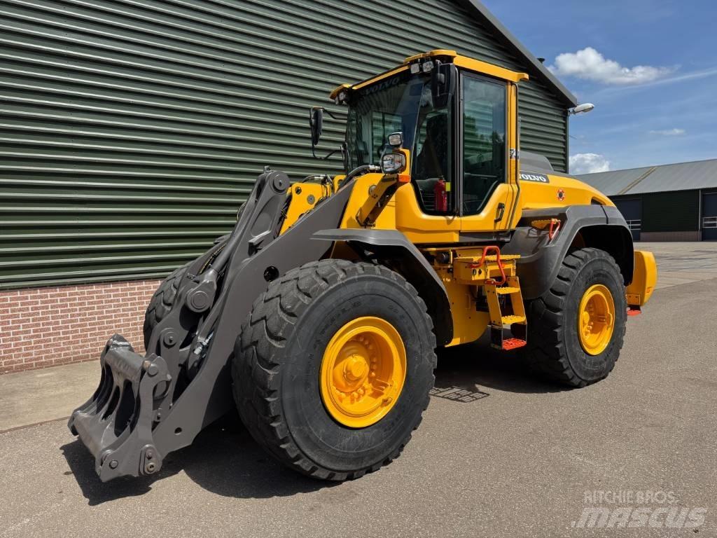 Volvo L 120 H Naudoti ratiniai krautuvai