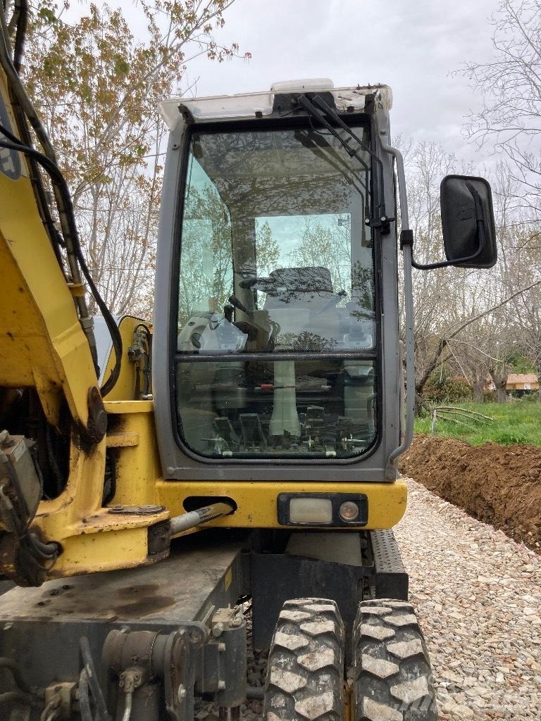 New Holland MH 2.6 Ratiniai ekskavatoriai