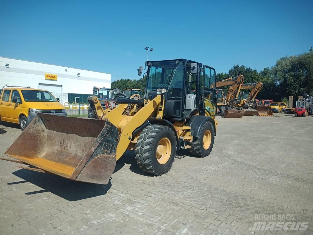 CAT 908 M Naudoti ratiniai krautuvai