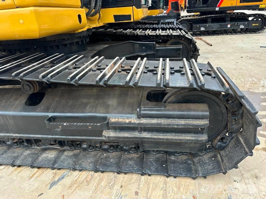 CAT 323GC Vikšriniai ekskavatoriai