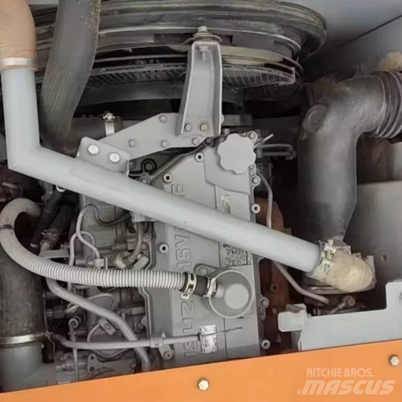 Hitachi ZX 200 Vikšriniai ekskavatoriai
