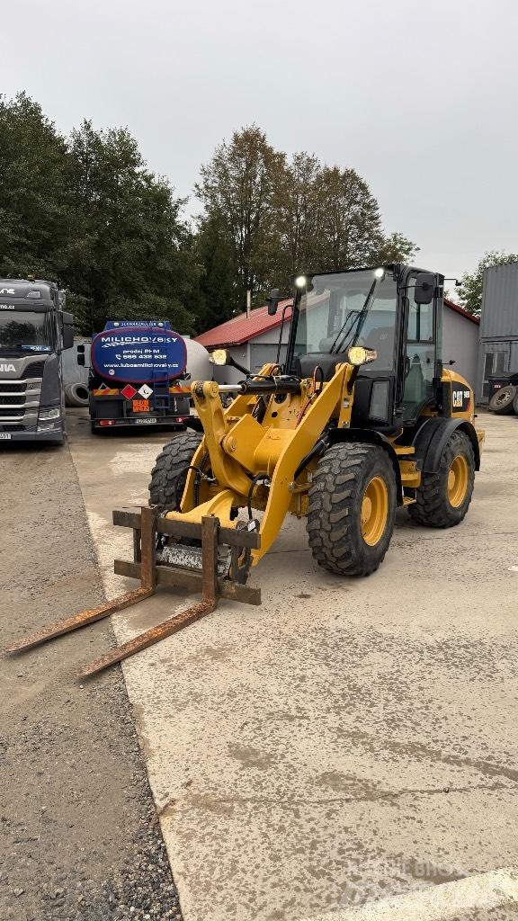 CAT 908 Naudoti ratiniai krautuvai