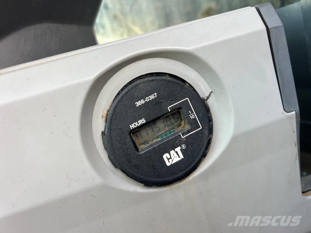 CAT 390 F L Vikšriniai ekskavatoriai