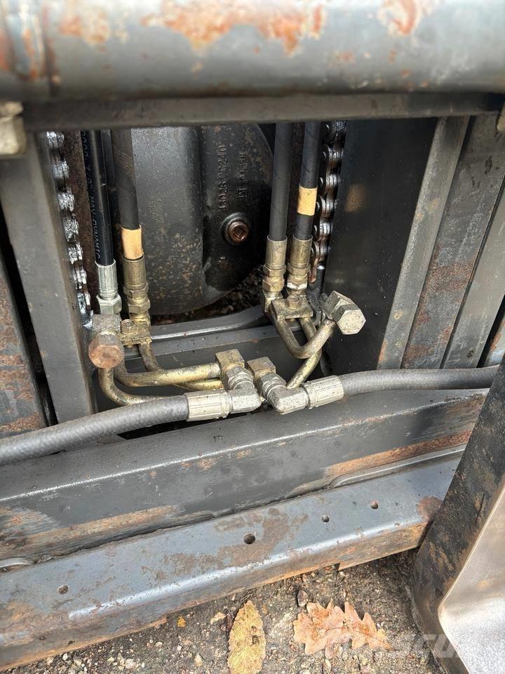 Nissan UGD02 A 30 PQ LPG (dujiniai) krautuvai