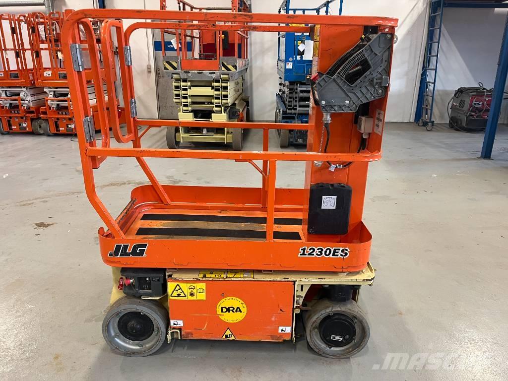 JLG 1230 ES Vertikalūs stiebiniai keltuvai
