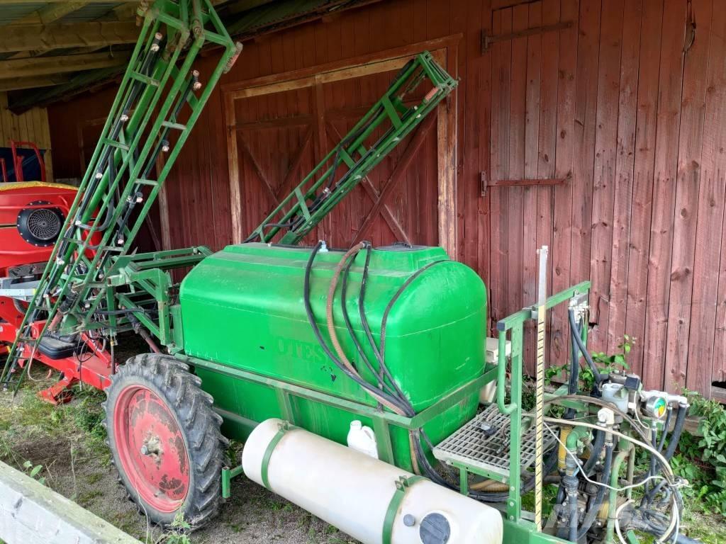 Moteska M2500 Prikabinami purkštuvai