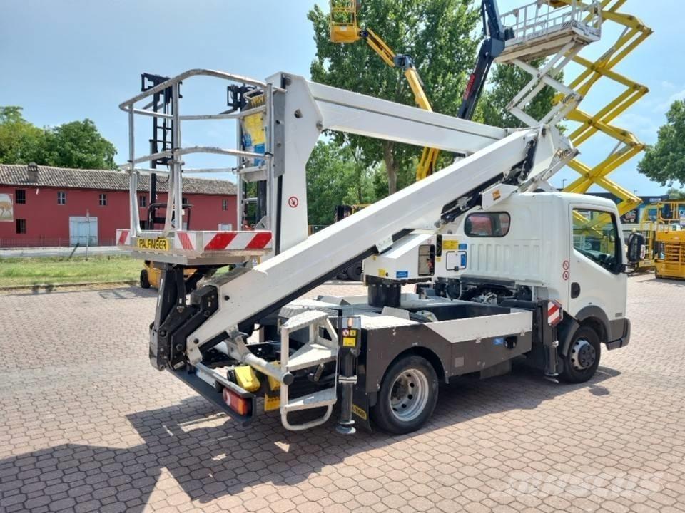 Palfinger P 240 AXE Ant vilkikų montuojamos kėlimo platformos
