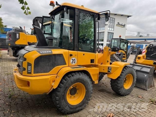 Volvo L35G Krautuvai su šoniniu pasukimu