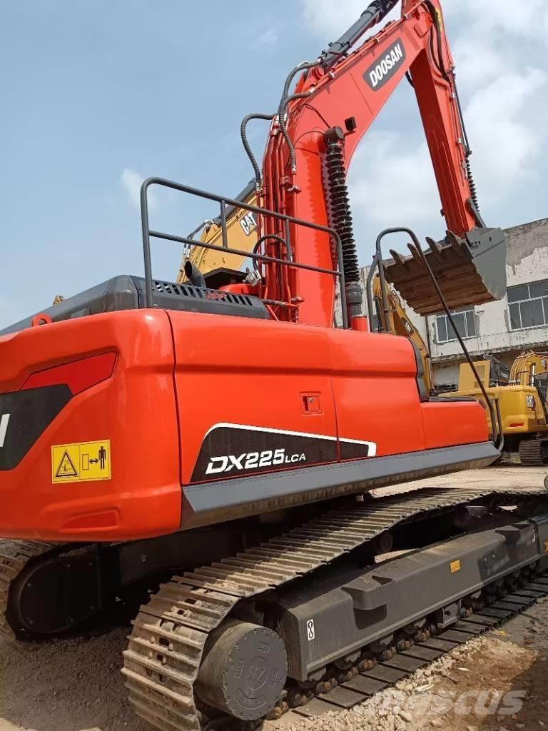 Doosan DX 225 Vikšriniai ekskavatoriai