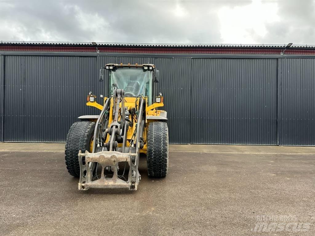 Volvo L 90 F Naudoti ratiniai krautuvai