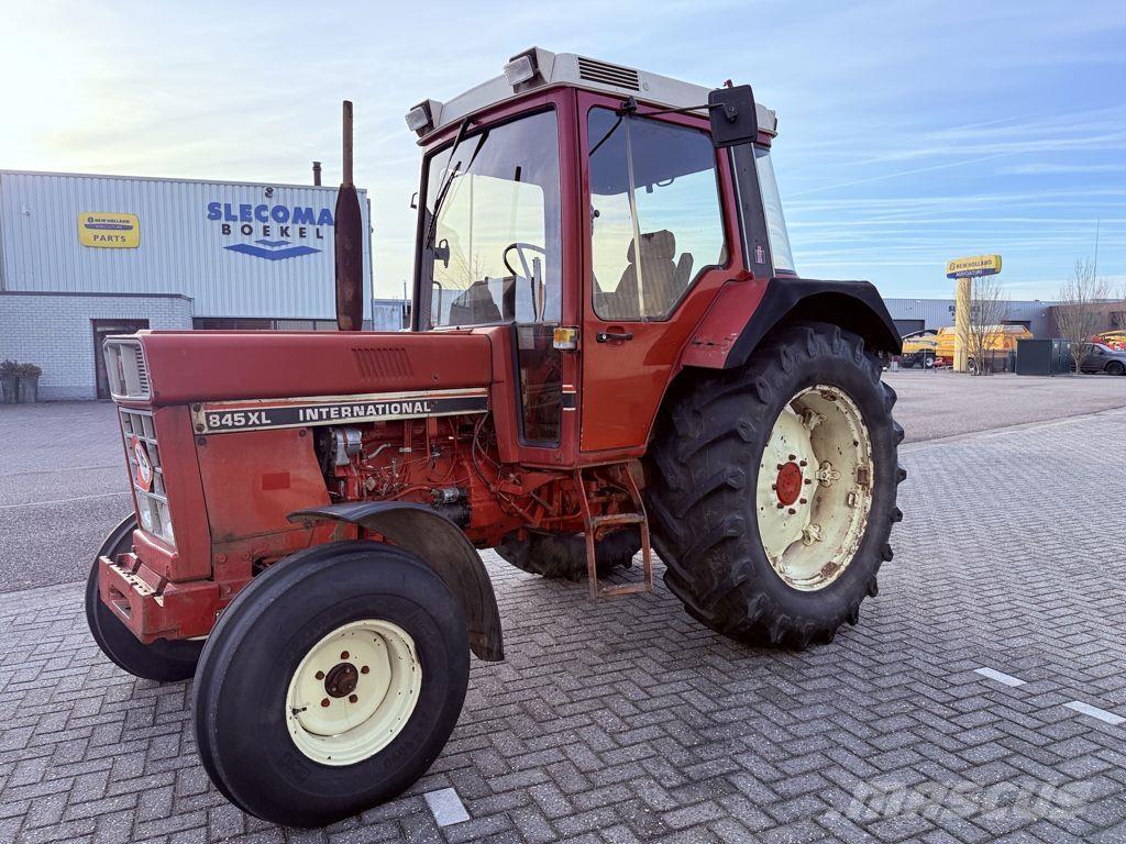 CASE IH 845 XL Traktoriai