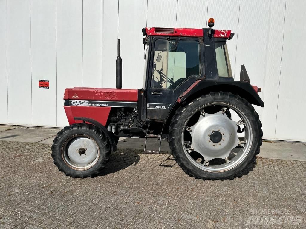 Case IH 745XL Traktoriai