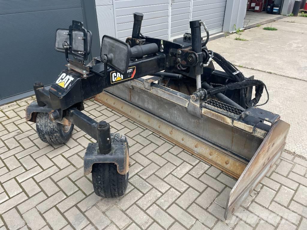 CAT BB121 Peiliai