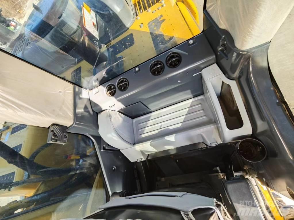 Komatsu PC 240-8 Vikšriniai ekskavatoriai