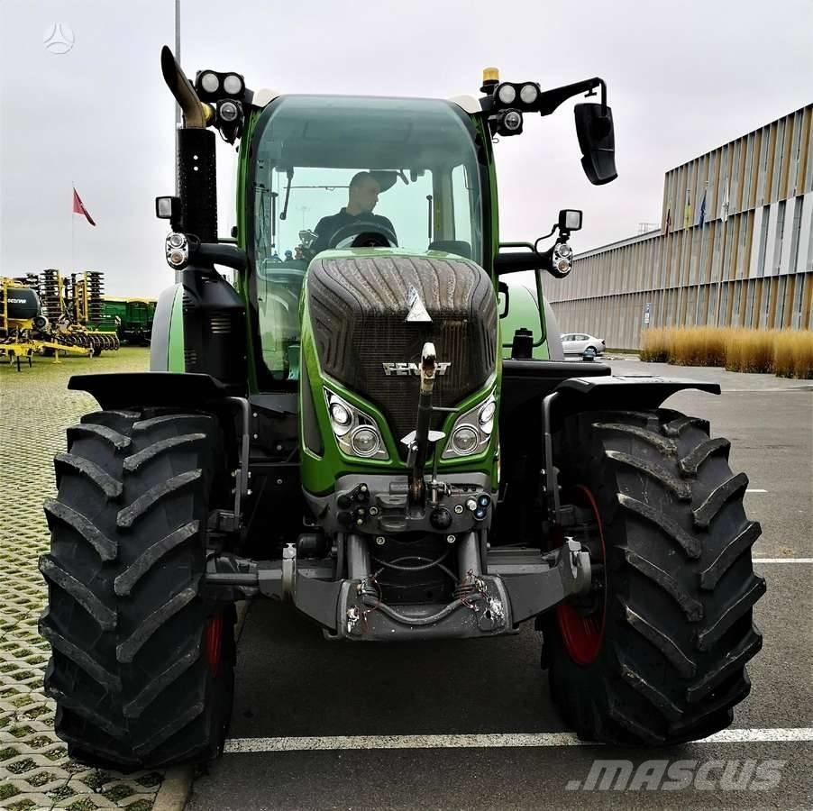 Fendt 718 Vario Traktoriai