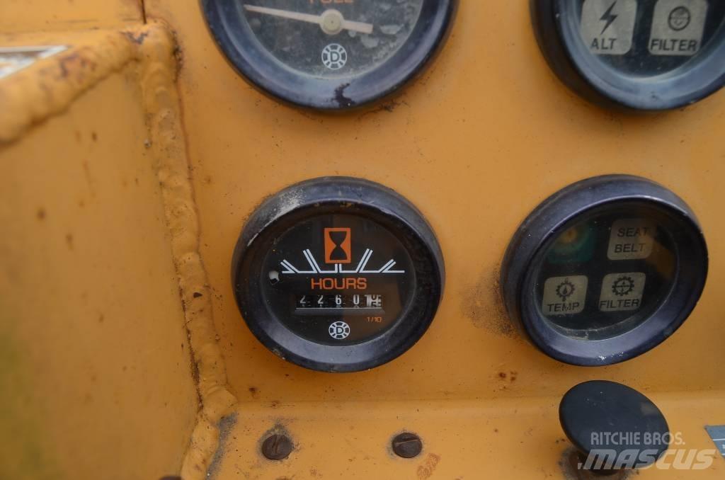CASE TC220 Kiti kelių tiesimo įrengimai