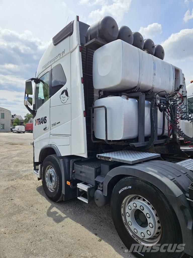 Volvo FH16 750KM 8x4 Naudoti vilkikai