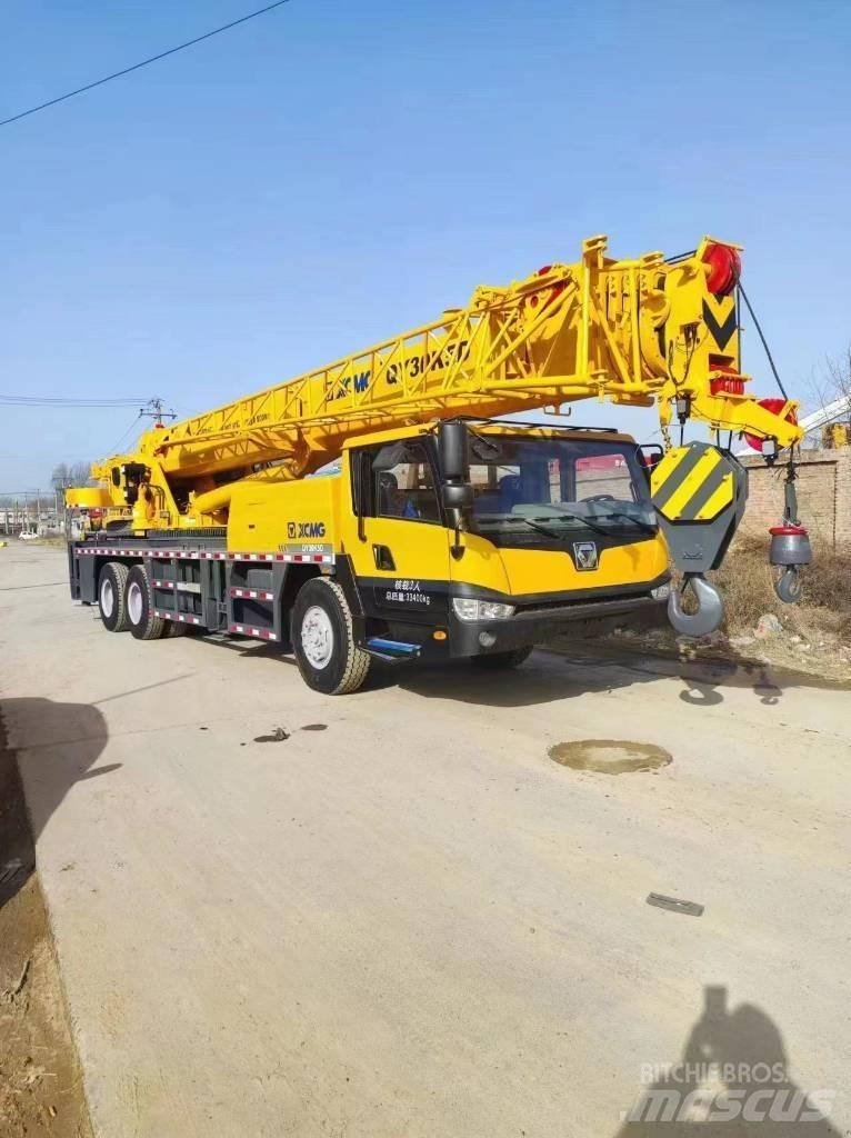 XCMG QY30T Visureigiai kranai