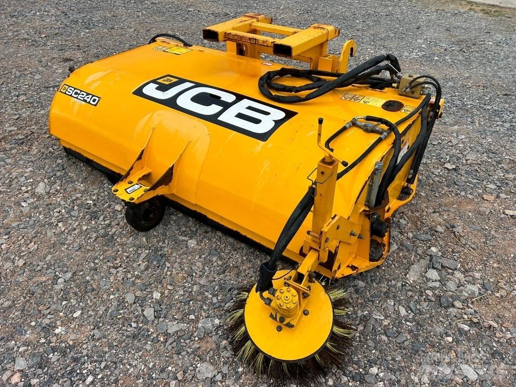JCB SC 240 Šepečiai