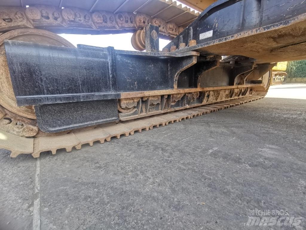 CAT 352 Vikšriniai ekskavatoriai