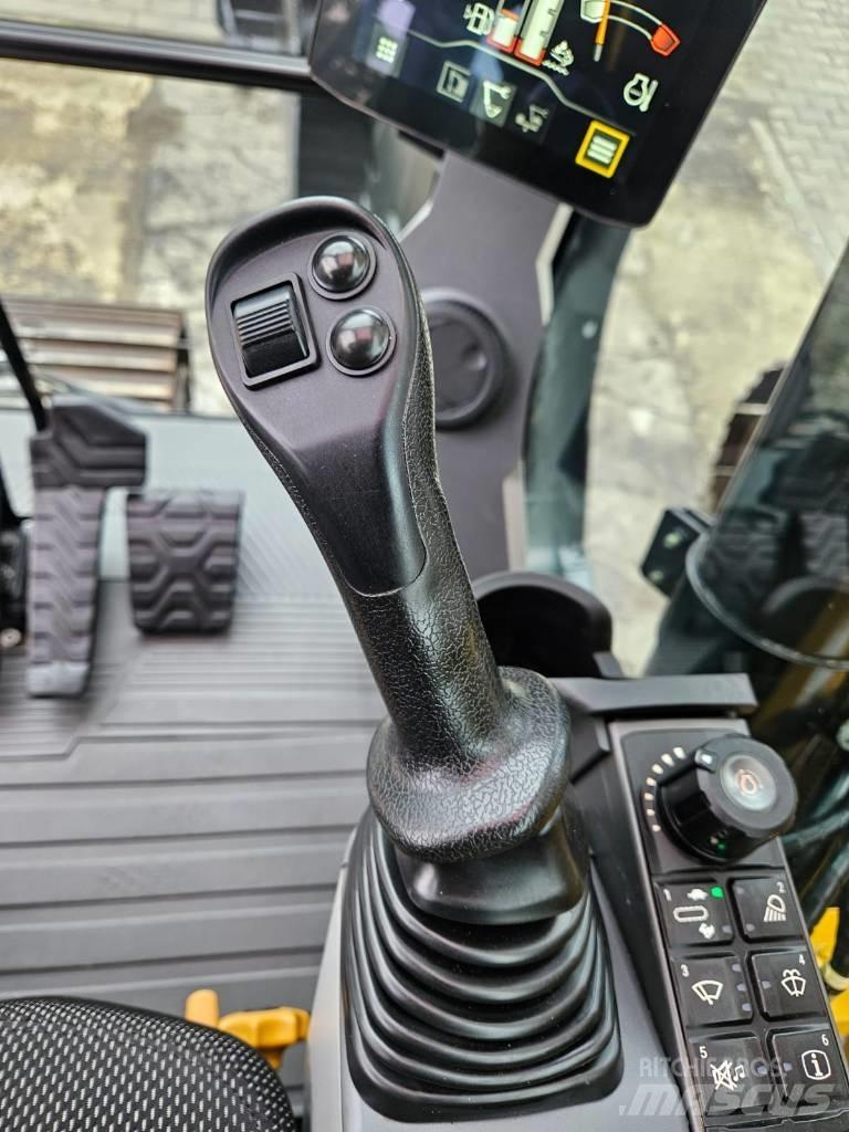 CAT 320 Vikšriniai ekskavatoriai