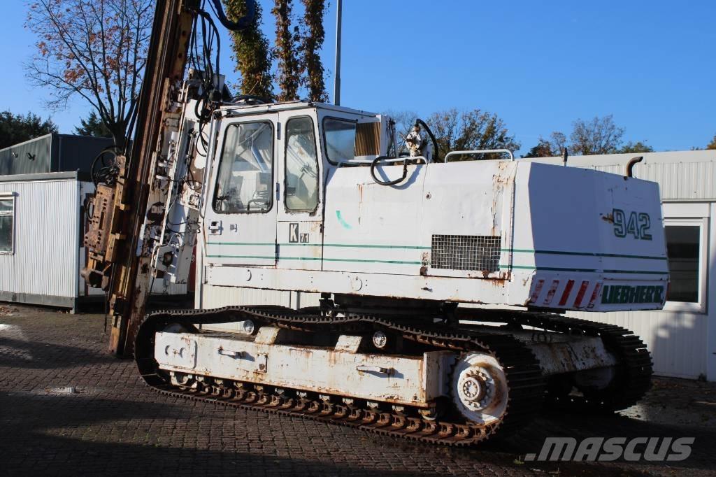 Liebherr R 942 Polių kalimo technika
