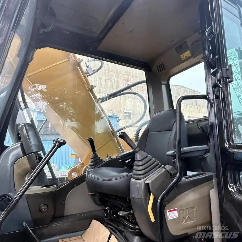 CAT 320 D2 Vikšriniai ekskavatoriai