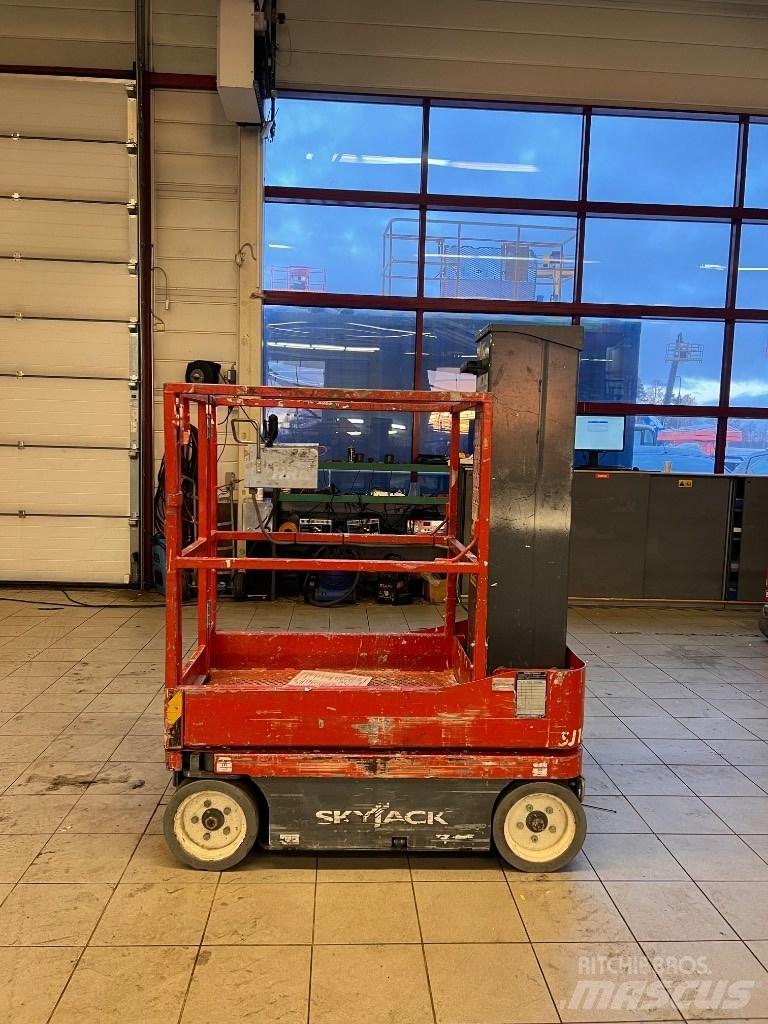SkyJack SJ 16 Vertikalūs stiebiniai keltuvai
