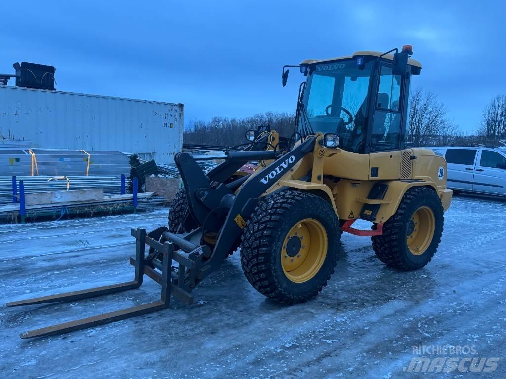 Volvo L 30 G Naudoti ratiniai krautuvai